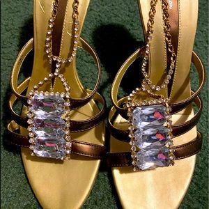 Ladies strapped shoes